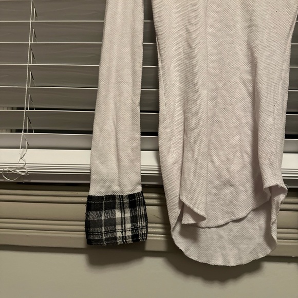 Too - Picture 4 of 4